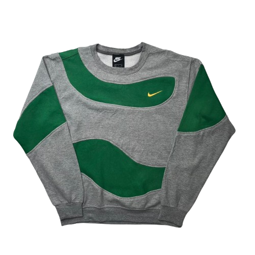 NIKE REWORKED SWEATER (M)