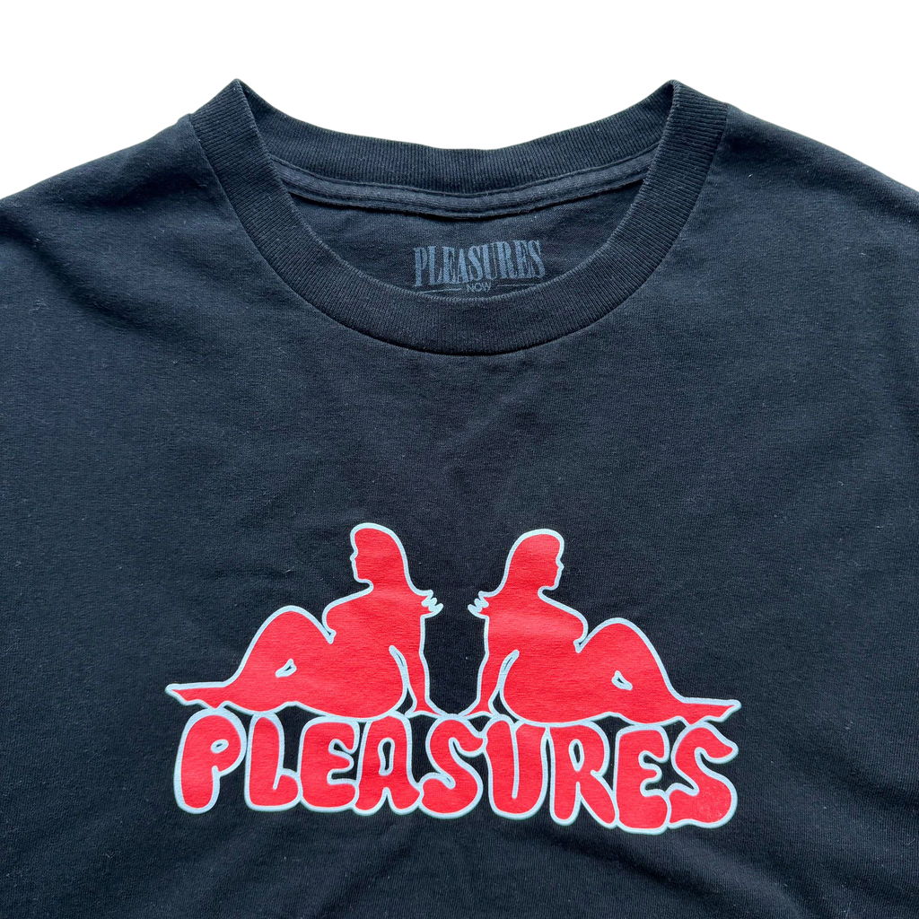 PLEASURES THICC LOGO TEE (L)
